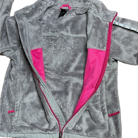 Young Women's JacketGray Fuzzy North Face size 15/16. L/G - Picture 10 of 11